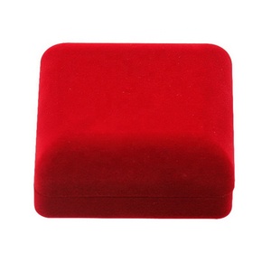 Caja de Regalo de Terciopelo Rojo Más Vendida, Caja para Brazaletes con Acabado Flocado - Product Image 2