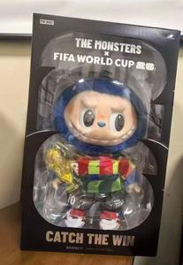 Nouvelle figurine en vinyle en peluche Labubu The Monsters <span class=keywords><strong>FIFA</strong></span> World Cup 2026 de POP MART, version trophée, ornement populaire - Product Image 3