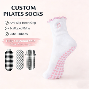 Chaussettes de Pilates personnalisées antidérapantes pour femmes, <span class=keywords><strong>avec</strong></span> broderie de notes de <span class=keywords><strong>musique</strong></span>, motif cœur et bord festonné - Product Image 1