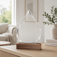Plaque de récompense en cristal vierge en forme de goutte d'eau avec base en bois, gravure laser personnalisée, trophée pour entreprises, vente en gros
