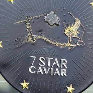 Étiquette autocollante personnalisée imperméable en feuille d'or gaufrée pour boîte de conserve de caviar, idéale pour les contenants métalliques et le caviar congelé - Product Image 5