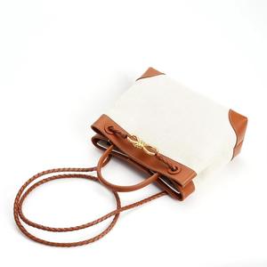 Nuevo Bolso de Hombro Tipo Cubo de Alta Gama, de Gran Capacidad, en Cuero Genuino y Lona, con Diseño de Bloques de Color en la Parte Inferior - Product Image 3