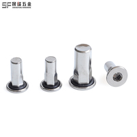 Écrou à riveter en acier inoxydable à tête plate non standard 1/4-20 avec grande bride et anneau en caoutchouc pour performance antidérapante, fabrication ODM