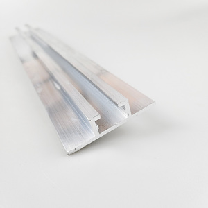 Usine 6061 6063 T5 T6 panneau de signalisation routière <span class=keywords><strong>goulotte</strong></span> profilés en aluminium extrudé en aluminium personnalisé - Product Image 1