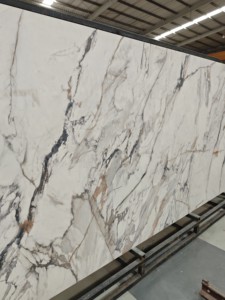 Baldosas de Piedra Artificial de Porcelana Sinterizada con Aspecto de Mármol Calacatta Blanco con Vetas Doradas de Alta Calidad, 1600x3200 mm - Product Image 2