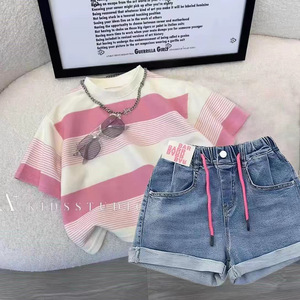 <span class=keywords><strong>Ensemble</strong></span> Fille Été 2026 Nouveau T-shirt <span class=keywords><strong>Rose</strong></span> Rayé et Short en Jean – <span class=keywords><strong>Ensemble</strong></span> Deux Pièces pour Vêtements Enfants Commerce International - Product Image 4