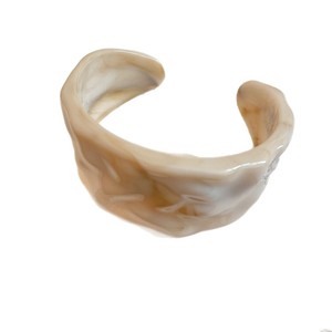 Bracelet ouvert circulaire en acrylique rétro YL avec un design simple, tendance, personnalisé et polyvalent - Product Image 5