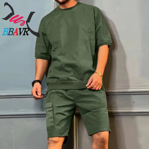 ชุดเซ็ตเสื้อยืดคอกลมแขนสั้นกางเกงขาสั้นลำลองสำหรับผู้ชาย สีพื้น ระบายอากาศได้ดี ขายส่ง ชุดสองชิ้นทรงหลวม - Product Image 6
