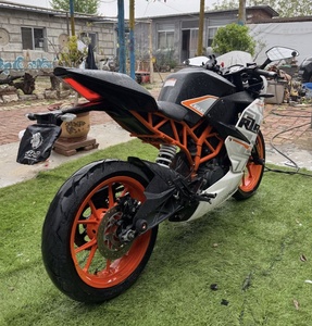 <span class=keywords><strong>Moto</strong></span> <span class=keywords><strong>sportive</strong></span> <span class=keywords><strong>KTM</strong></span> RC390 d'occasion avec carénage complet, moteur monocylindre de 373 cm³ refroidi par liquide, ABS Bosch à double canal, embrayage à glissement - Product Image 5