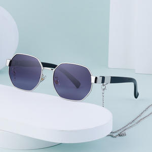 DG-042 Gafas de sol poligonales con cadena para mujer, montura negra, protección UV400, con cadena de metal, diseño moderno - Product Image 4