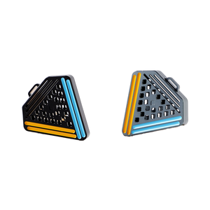 Date CNC Alliage Triangle Suspendu Logo Personnalisé Boîte-Cadeau pour Simple De Luxe Voiture Climatiseur <span class=keywords><strong>Parfum</strong></span> Désodorisant Intérieur De Voiture - Product Image 1