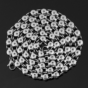 สร้อยคอพร้อมจี้ดีไซน์ไม่ซ้ำใคร ทำจากสแตนเลสสตีล งานแฮนด์เมด สำหรับผู้หญิงและผู้ชาย ขายส่งเครื่องประดับ - Product Image 4