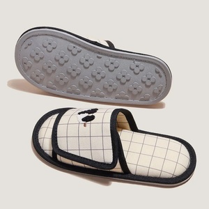 Nuovo stile all'ingrosso cotone a scacchi Panda in cotone a punta aperta <span class=keywords><strong>pantofole</strong></span> per le donne e gli uomini - Product Image 5