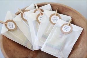 2x3.5 pollici gioielli in vetro <span class=keywords><strong>sacchetto</strong></span> di carta compostabile Mini caramelle Tag <span class=keywords><strong>Confetti</strong></span> pacchetti bomboniere <span class=keywords><strong>matrimonio</strong></span> sacchetti di carta oleata - Product Image 3