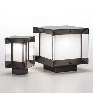 Lampe à pilier solaire LED extérieure moderne et minimaliste, étanche IP65, avec capteur de lumière et garantie de 5 ans pour la cour de la villa - Product Image 1