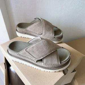<span class=keywords><strong>Sandales</strong></span> en cuir Uggs version haut de gamme 2026 pour hommes et femmes, chaussures de plage d'été originales pour couples avec semelles épaisses, résistantes à l'usure - Product Image 3