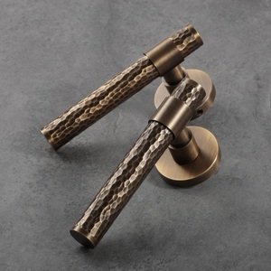 Ensemble de poignées de porte en cuivre pur martelé bronze antique, quincaillerie complète pour villa, poignée de meuble assortie, poignée de tiroir de luxe - Product Image 1