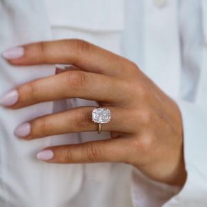 Bague de mode 10x12mm en or jaune 14 carats, coupe glacée écrasée allongée, hybride <span class=keywords><strong>coussin</strong></span> moderne, bague <span class=keywords><strong>solitaire</strong></span> en moissanite blanche pour femme - Product Image 1