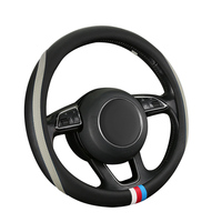 Volant de voiture confortable à 4 branches avec un travail de finition exquis