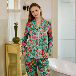<span class=keywords><strong>Pigiama</strong></span> Primaverile Comodo in Seta Ghiaccio per Ragazze <span class=keywords><strong>con</strong></span> Stampe Floreali e <span class=keywords><strong>Animali</strong></span>, Set da Casa in 2 Pezzi - Product Image 3