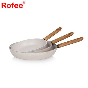 Sartén de aluminio prensado de alta calidad Rofee, mango de madera, nuevo estilo, sartén antiadherente - Product Image 1