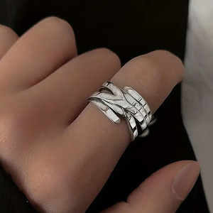 Anello Geometrico in Lega T0631, Gioiello Unisex Moderno e Alla Moda, Design Semplice - Product Image 1
