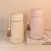 Grossiste Mini bouteille d'eau potable portable de 250ml en acier inoxydable 304 avec isolation sous vide Poignée de bouteille d'eau en gel de silice