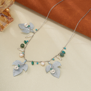 Joyería Botánica Estilo Fairycore, Delicada <span class=keywords><strong>Cadena</strong></span> con Perlas Naturales de Agua Dulce, Circonita, Cristal, Hoja Real y Flor Chapada en Platino - Product Image 4