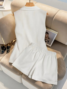 <span class=keywords><strong>Ensemble</strong></span> de costume pour femme d'été, décontracté <span class=keywords><strong>et</strong></span> professionnel, en deux pièces, sans manches, respirant, avec boutons dorés, blanc - Product Image 2