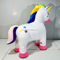 2/2.6m kostum maskot Unicorn tiup 4 kaki berjalan raksasa dengan orang berdiri di dalam