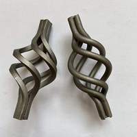 Ornements en métal de porte à bas prix paniers en fer forgé pour garde-corps d'escalier