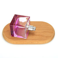 Flacon de parfum carré rose en verre de haute qualité, réutilisable, nouveau prix, 30ml 50ml 100ml, avec couvercles dorés, 100 pièces, pulvérisateur à pompe estampé à chaud
