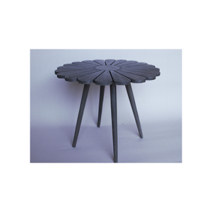 Elegante mesa auxiliar con detalles florales, fabricada con madera de teca de alta calidad, perfecta como mesa auxiliar para realzar el encanto de su sala de estar, con un acabado duradero. - Product Image 5