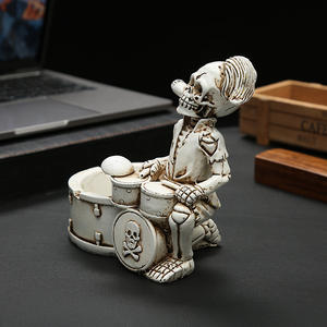Cenicero <span class=keywords><strong>de</strong></span> Resina con Diseño <span class=keywords><strong>de</strong></span> Calavera - Decoración Gótica Única para Escritorio - Product Image 4