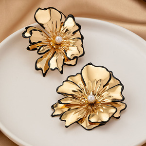 Sang trọng cổ điển của phụ nữ Chunky Bông tai tuyên bố ngọc trai Kim Cương Zircon đinh tán phóng đại hoa lớn thiết kế cho bữa tiệc kỷ niệm - Product Image 1