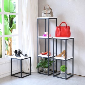 Negozio <span class=keywords><strong>di</strong></span> <span class=keywords><strong>costumi</strong></span> decorazione della finestra puntelli display rack negozio <span class=keywords><strong>di</strong></span> abbigliamento delle donne creative isola <span class=keywords><strong>di</strong></span> acqua da tavolo - Product Image 2