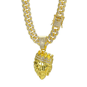 Collier long plaqué or, chaîne cubaine, pendentif tête de lion avec strass en cristal, accessoire sportif pour homme - Product Image 5