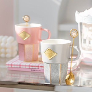 Taza de Café de Cerámica con Diseño de Dibujos Animados, Borde Dorado, Asa con Placa de Identificación, Capacidad de 320 ml, Apta para Fiestas, con Cuchara, Apta para Lavavajillas y Microondas - Product Image 2