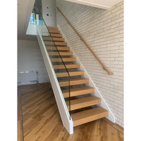 Hôtel/Appartement Escalier en métal en forme de L Garde-corps en verre dépoli Garde-corps d'escalier avec escalier latéral