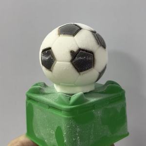 Crème glacée en forme de ballon de football OEM 75g*18, saveurs de lait tendance, certifiée HALAL, stockage au froid - Product Image 1