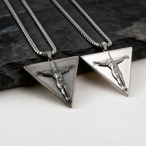 Collana con Crocifisso Triangolare in Acciaio Inox 316L per Uomo, Ciondolo a Croce di Gesù, Gioielli Religiosi Gotici con Catena a Maglia, Impermeabile - Product Image 3