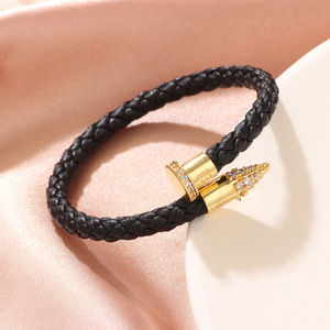 Bracelet en acier inoxydable plaqué or bleu de luxe personnalisé pour hommes, avec cuir véritable tressé et incrustation de zircon CNC - Product Image 2