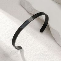 Bracelet minimaliste en acier inoxydable doré 18 carats avec fermoir incurvé poli Bracelet unisexe Accessoire de mode étanche
