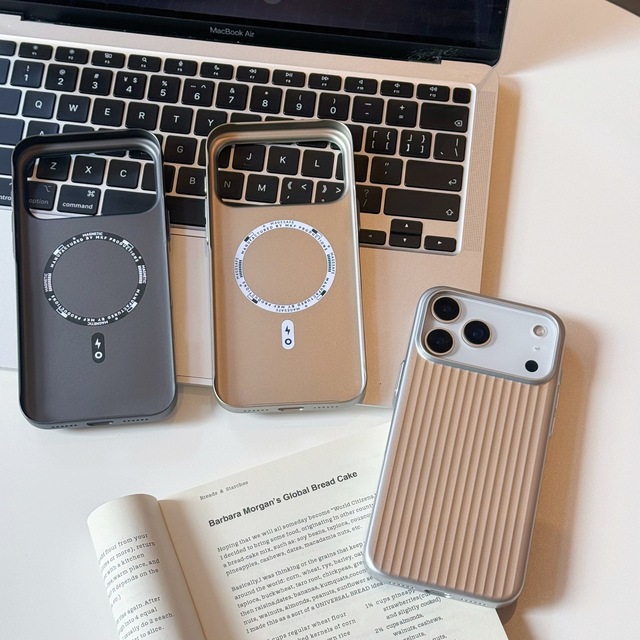 Corrugated Large Hole Magnetic PC Material Plain Design Matte Finish Shockproof Protective Phone Case