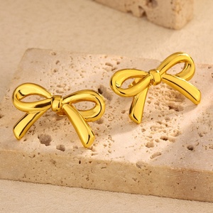 Pendientes de Acero Inoxidable de Alta Gama Europeos y Americanos, Geométricos, con Forma de Corazón y Espiga, Chapados en Oro de 18K, para Mujer - Product Image 5