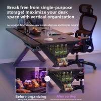 Escritorio para Computadora de Madera Sólida, Diseño de Dos Secciones con Brazo Mecánico, Mesa para Juegos y Deportes Electrónicos, Estación de Trabajo con Panel Perforado con Aspecto de Fibra de Carbono