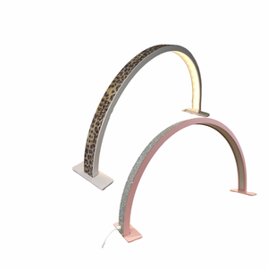 Rosa Kristall-Tischlampe mit Anpassbarem Logo, Bogenförmige LED-Gellampe, Halbmond-Nagellampe für Nagelstudios - Product Image 3