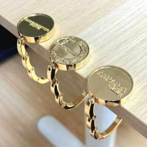 Gancio da Tavolo in Lega di Zinco Dorato Lucido Personalizzabile con Logo, Basso MOQ, Portatile, alla Moda, per Borse, Ideale come Regalo - Product Image 1