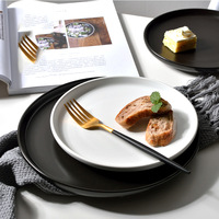 Assiette ronde en céramique de couleur unie mate de vente chaude plats en porcelaine de Steak blanc et noir salade servant de la vaisselle de restaurant