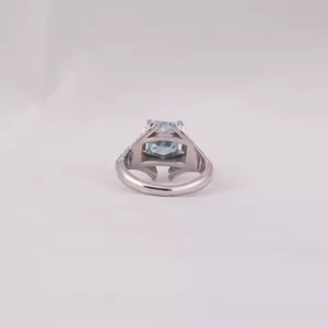 แหวนหมั้นเพชรสีทองแบบ14KT สำหรับผู้หญิงแหวนแบบแยกก้านสีฟ้าสดใสสำหรับปลูกในห้องปฏิบัติการ - Product Image 3